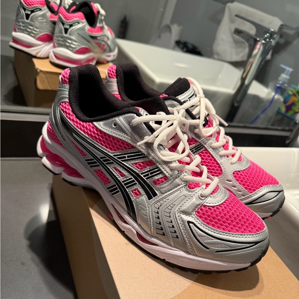 Asics Gel Kayano 14 Pink Glow size 11